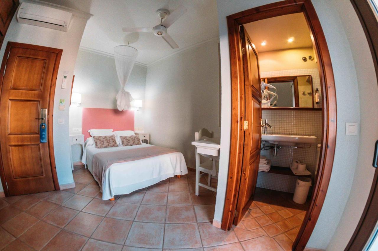 Hostal La Savina ลาซาวีนา ภายนอก รูปภาพ